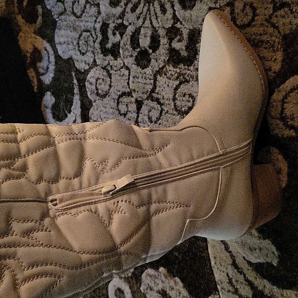 Cream boots - Picture 2 of 5